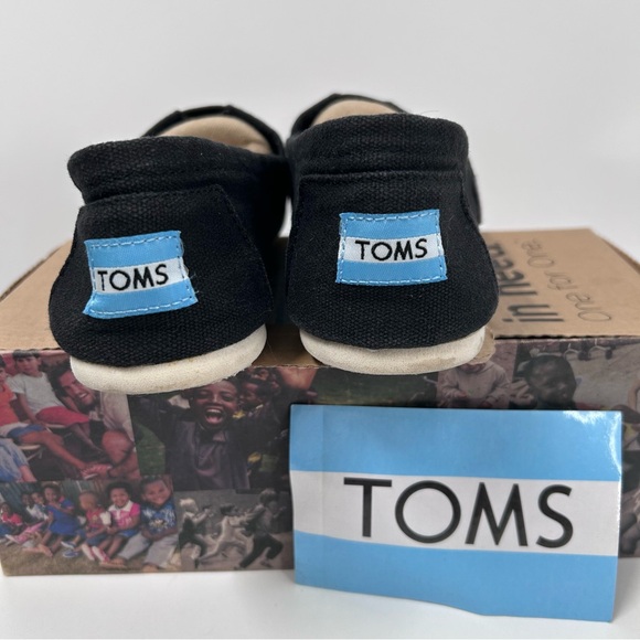 Toms Black Canvas Slip-On Flats - Picture 3 of 5